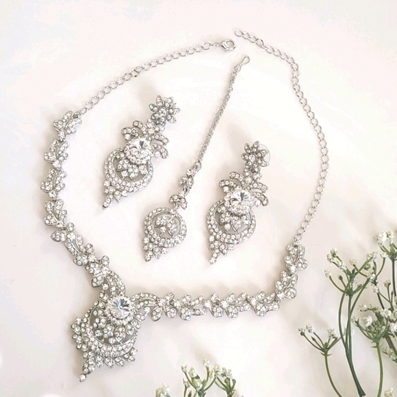 Jewelry - Necklace Set NIB